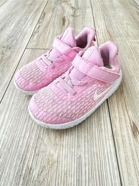 Nike toddler sneakers